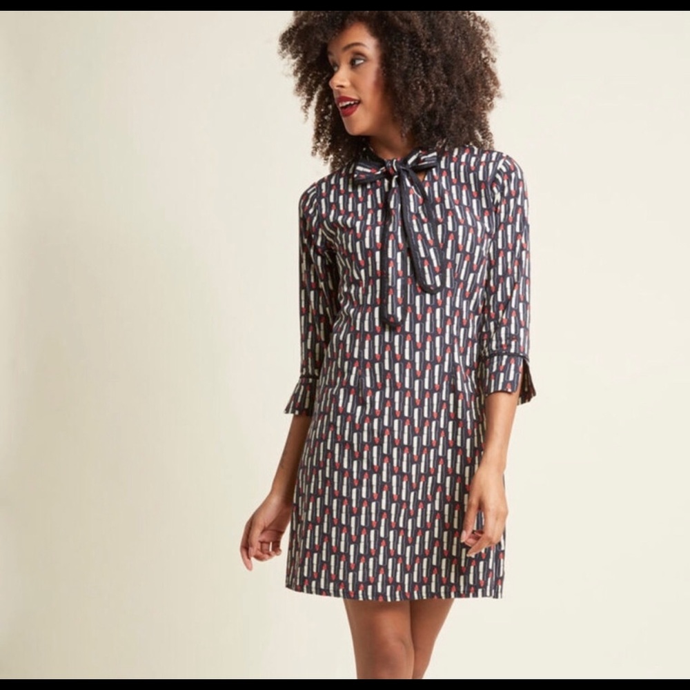 ModCloth Lipstick-Print Shift Dress